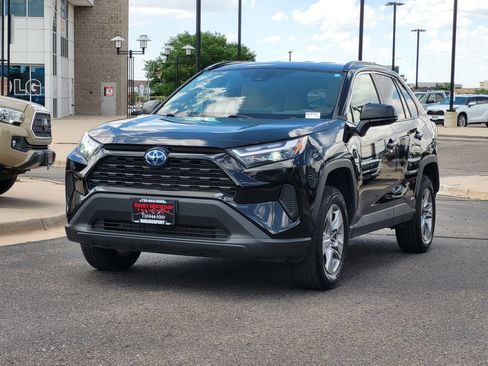 Used 2024 Toyota RAV4 LE AWD/4WD image 8