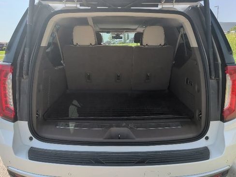 Used 2022 GMC Yukon XL Denali AWD/4WD image 11