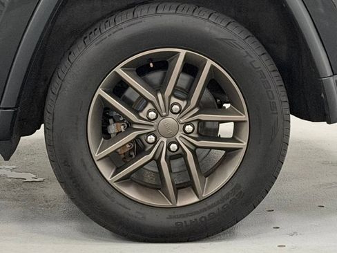 Used 2016 Jeep Grand Cherokee Laredo 75th Anniversary AWD/4WD image 8