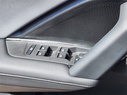 New 2025 Volkswagen Tiguan SE image 4