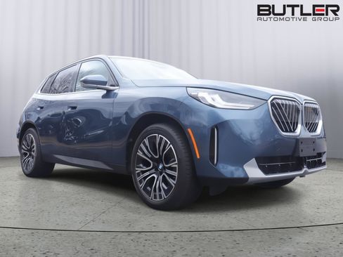 Used 2025 BMW X3 xDrive30i w/ Premium Package image 3