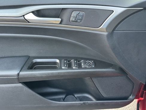 Used 2019 Ford Fusion SEL image 21