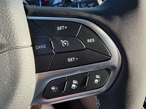 New 2027 Chrysler Pacifica Select AWD/4WD image 20