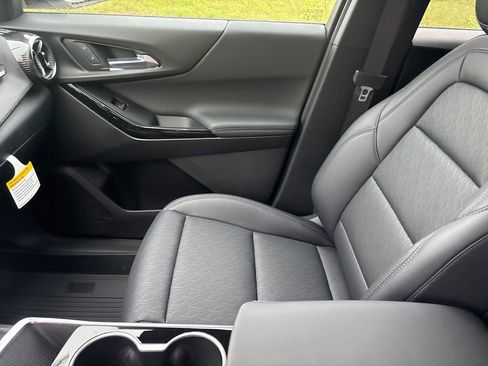 New 2026 Chevrolet Equinox LT w/ Convenience Package II AWD/4WD image 17