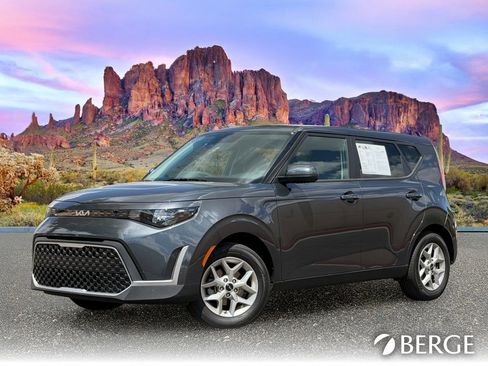 Used 2025 Kia Soul LX w/ LX Technology Package FWD image 2