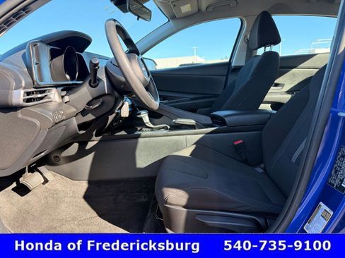 Used 2023 Hyundai Elantra SE w/ Preferred Accessory Package image 31