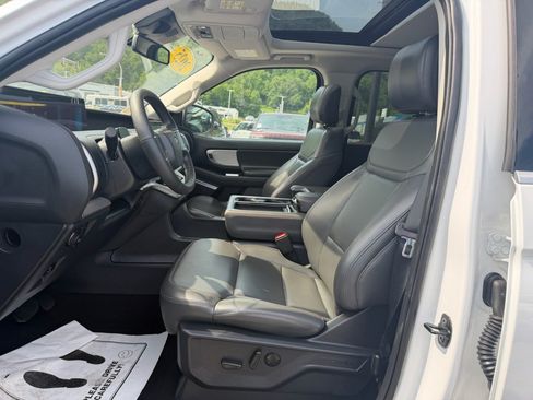 Used 2025 Ford Expedition Active AWD/4WD image 4
