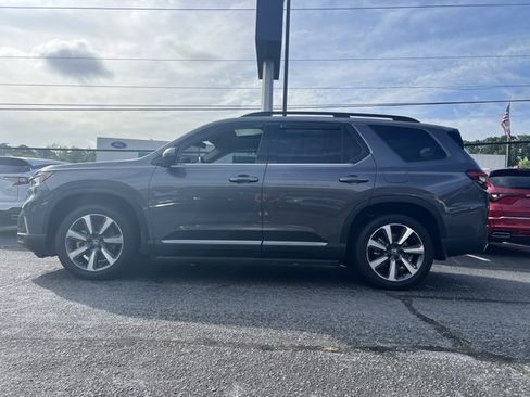 Used 2025 Honda Pilot Elite image 2