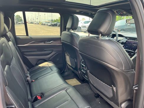 Used 2024 Jeep Grand Cherokee Limited AWD/4WD image 25