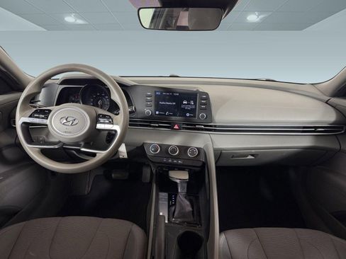 Used 2021 Hyundai Elantra SE FWD image 13