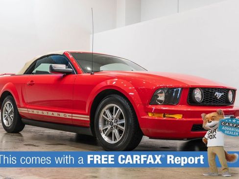 Used 2005 Ford Mustang Convertible RWD image 2