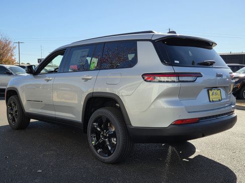 New 2025 Jeep Grand Cherokee L Altitude image 3
