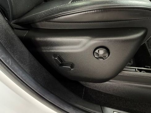 Used 2014 Jeep Grand Cherokee Overland AWD/4WD image 27