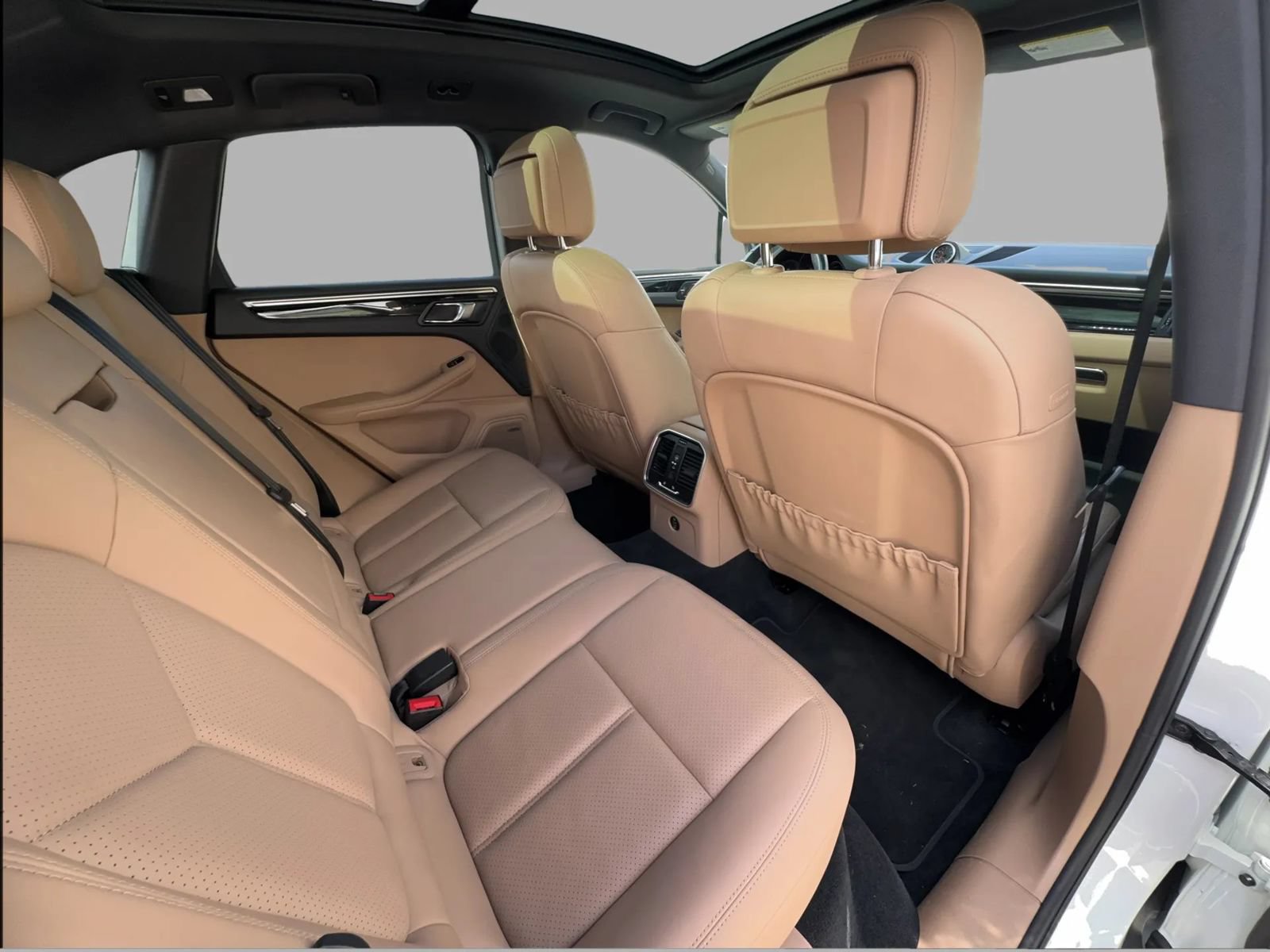 Used 2019 Porsche Macan AWD/4WD image 35