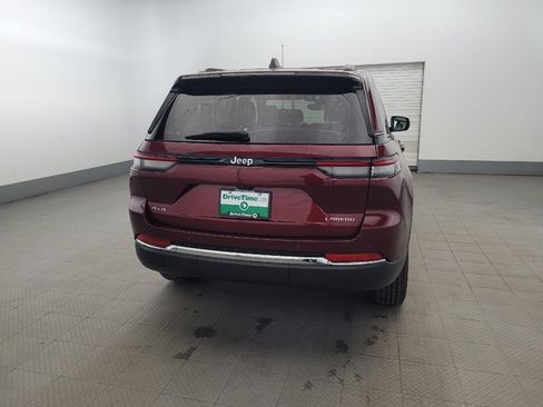 Used 2023 Jeep Grand Cherokee Laredo AWD/4WD image 7