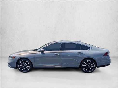 Used 2025 Honda Accord Touring image 9