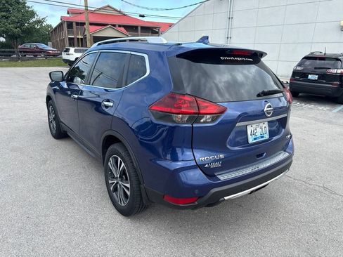 Used 2019 Nissan Rogue SV w/ Premium Package AWD/4WD image 4