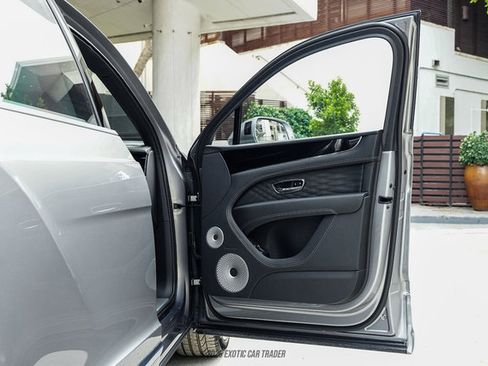 Used 2024 Bentley Bentayga Extended Wheelbase AWD/4WD image 43