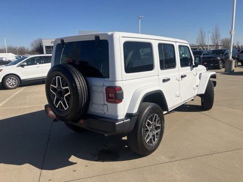 Certified 2025 Jeep Wrangler Sahara image 6