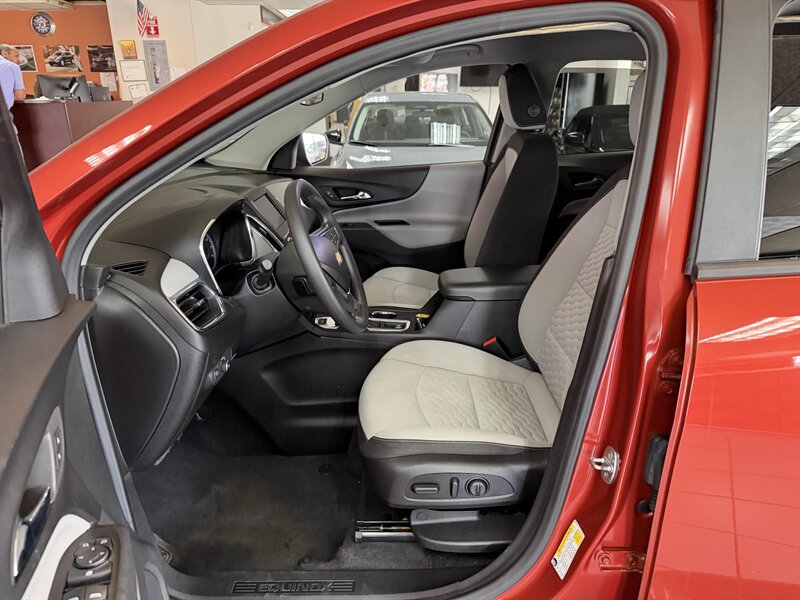 Used 2020 Chevrolet Equinox LS w/ LS Convenience Package AWD/4WD image 13
