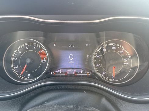 Used 2019 Jeep Cherokee Limited image 16