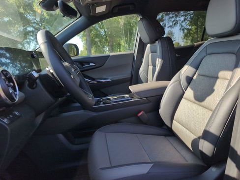 New 2026 Chevrolet Equinox LT w/ Convenience Package II FWD image 17