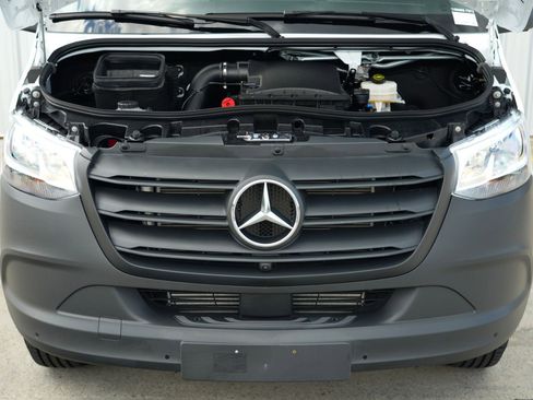 Used 2023 Mercedes-Benz Sprinter 1500 image 8