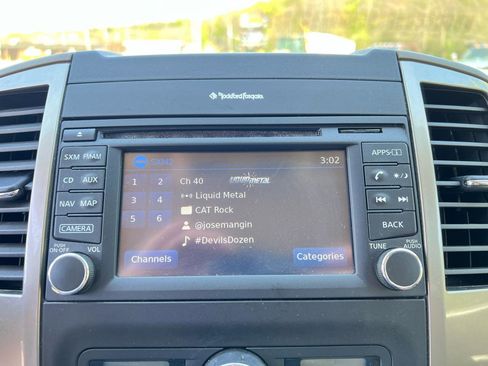 Used 2014 Nissan Frontier SL w/ SL Moonroof Package AWD/4WD image 12