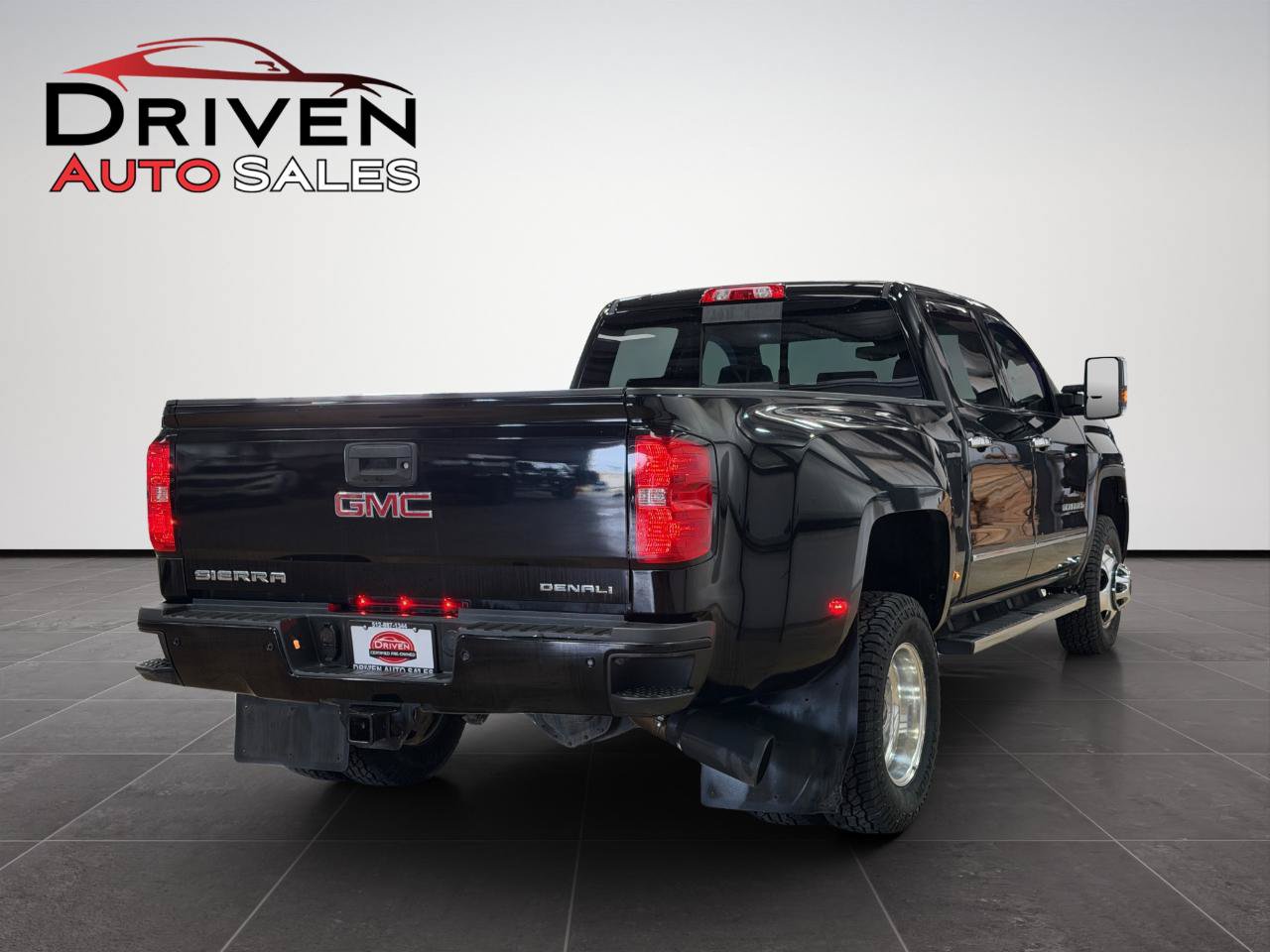 Used 2018 GMC Sierra 3500 Denali w/ Duramax Plus Package AWD/4WD image 7