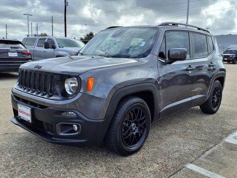 Used 2018 Jeep Renegade Latitude w/ Popular Equipment Group image 20