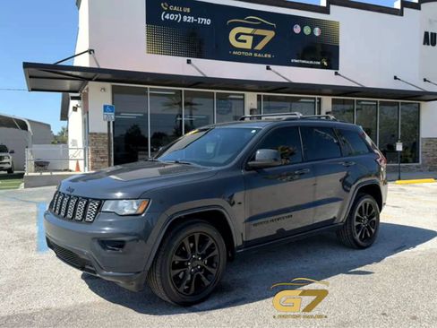 Used 2017 Jeep Grand Cherokee Altitude RWD image 1