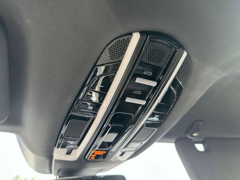 Used 2020 Porsche Panamera RWD image 31