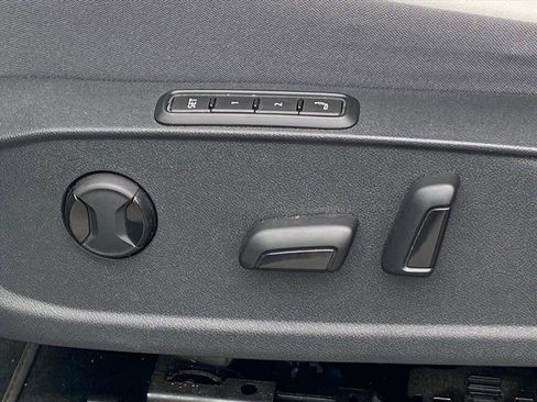 Certified 2022 Volkswagen ID.4 Pro S w/ Gradient Package RWD image 13