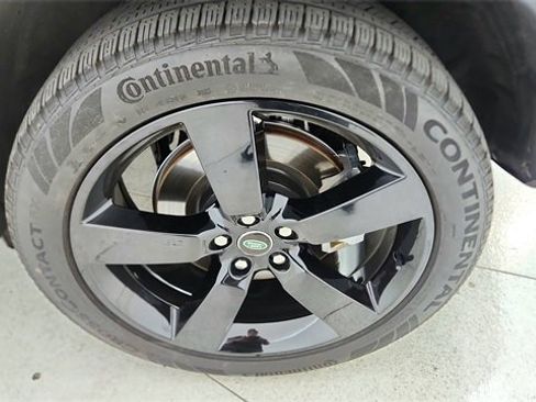 Used 2024 Land Rover Defender 110 SE image 63