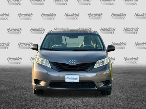 Used 2014 Toyota Sienna L image 10