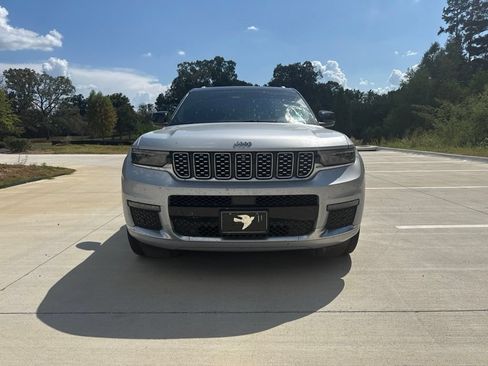 Used 2022 Jeep Grand Cherokee L Summit w/ Luxury Tech Group V AWD/4WD image 2