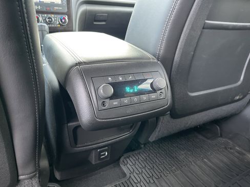 Used 2017 Chevrolet Traverse LT image 23