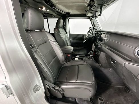 Used 2022 Jeep Wrangler Unlimited Sahara w/ Cold Weather Group image 29