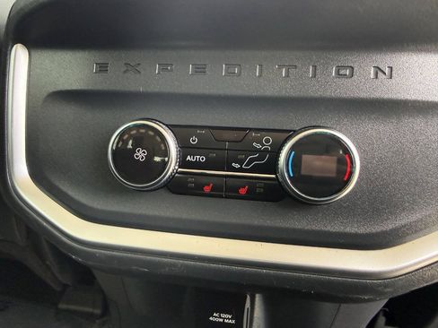 Used 2025 Ford Expedition Max Platinum AWD/4WD image 25