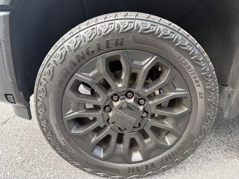 Used 2024 GMC Sierra 2500 Denali w/ Denali Reserve Package AWD/4WD image 12