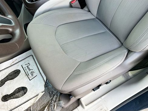 Certified 2020 Chrysler Pacifica Touring image 18