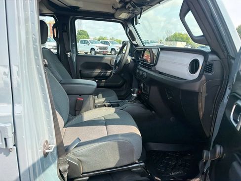 Used 2024 Jeep Gladiator Sport AWD/4WD image 27