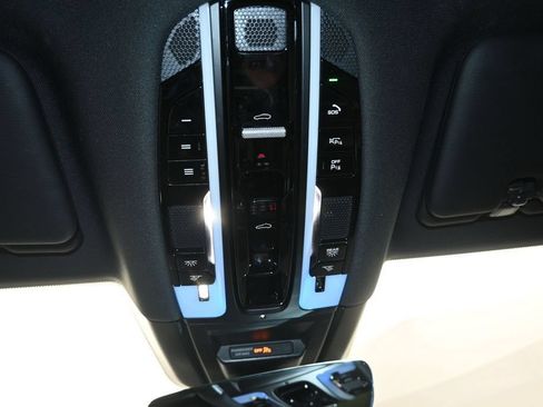 Used 2022 Porsche Cayenne AWD/4WD image 23