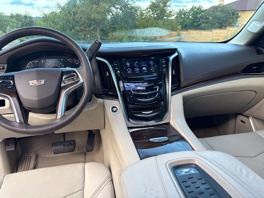 Used 2017 Cadillac Escalade Luxury RWD image 18