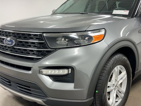 Used 2022 Ford Explorer XLT w/ Equipment Group 202A image 9