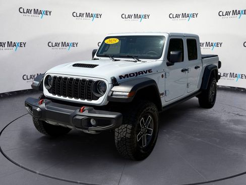 Used 2025 Jeep Gladiator Mojave w/ Convenience Group AWD/4WD image 1