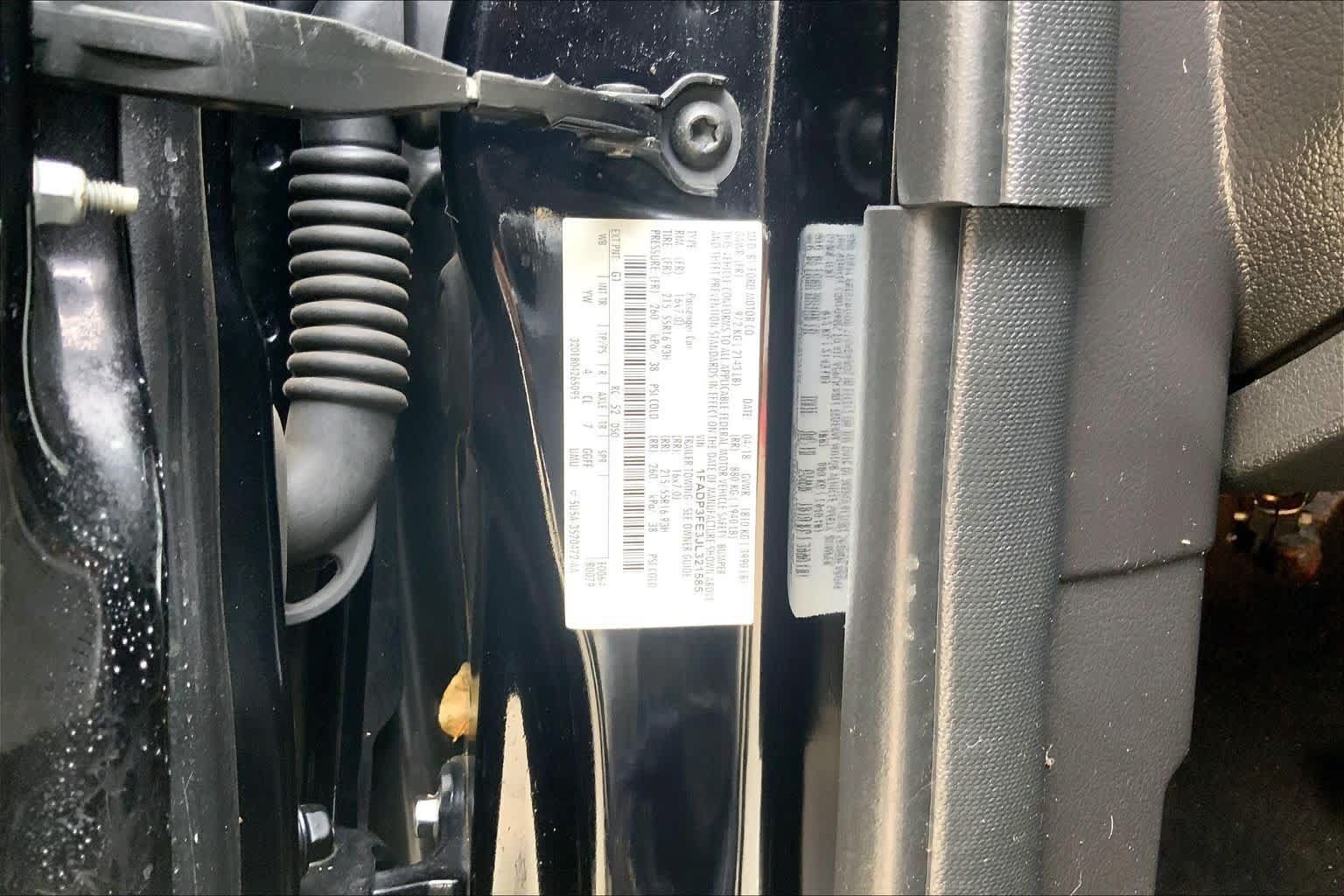 Used 2018 Ford Focus SE w/ SE Appearance Package FWD image 34