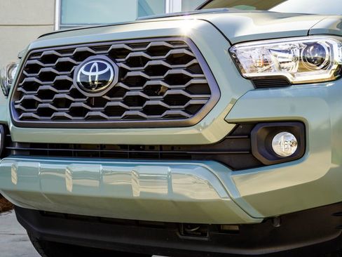 Used 2023 Toyota Tacoma TRD Sport RWD image 2