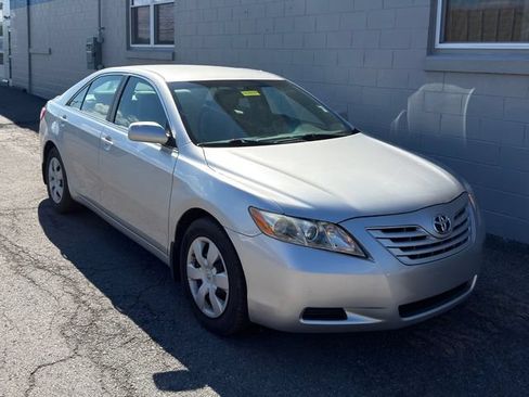 Used 2009 Toyota Camry LE FWD image 3