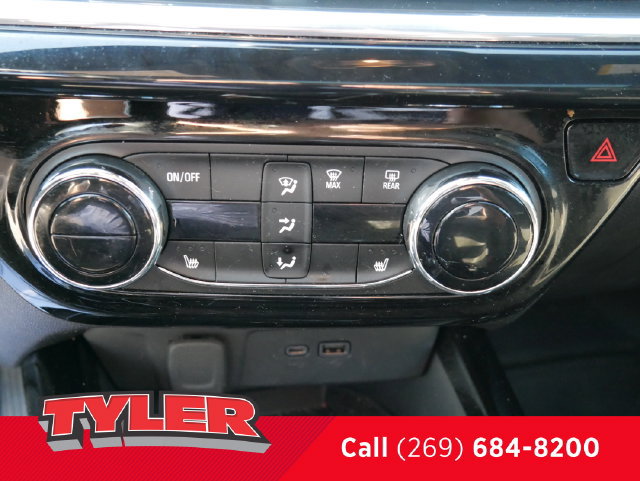 Used 2024 Chevrolet Trax RS w/ Sunroof Package FWD image 31